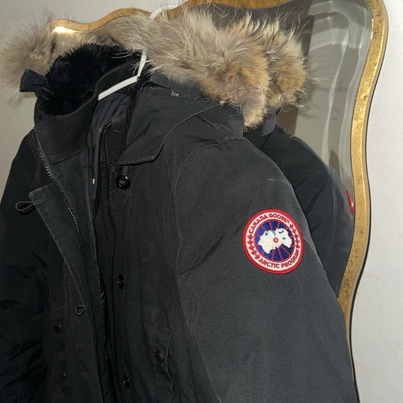 Authentic 🇨🇦 Canada goose jacket - Picture 8 of 17